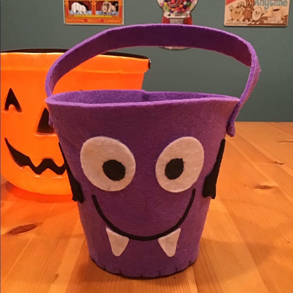 VINTAGE PUMPKIN PAIL RIVETED HANDLE BLOW MOLD BONUS VAMPIRE MONSTER PAIL - Picture 9 of 12
